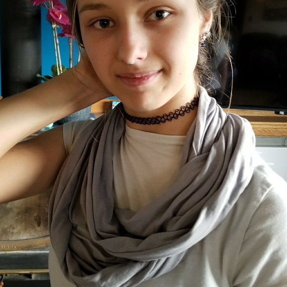 Round Scarf - Picture 5 of 7